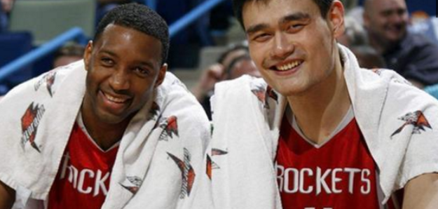 麦迪@麦迪：我和这3人组队，可以将任何对手放在地板上摩擦