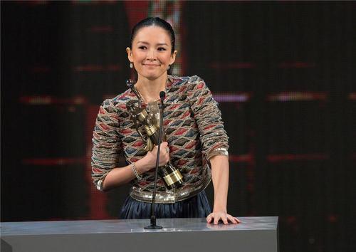 「周冬雨」马思纯祝周冬雨获金像奖影后，却狠夸易烊千玺，章子怡也发文祝贺