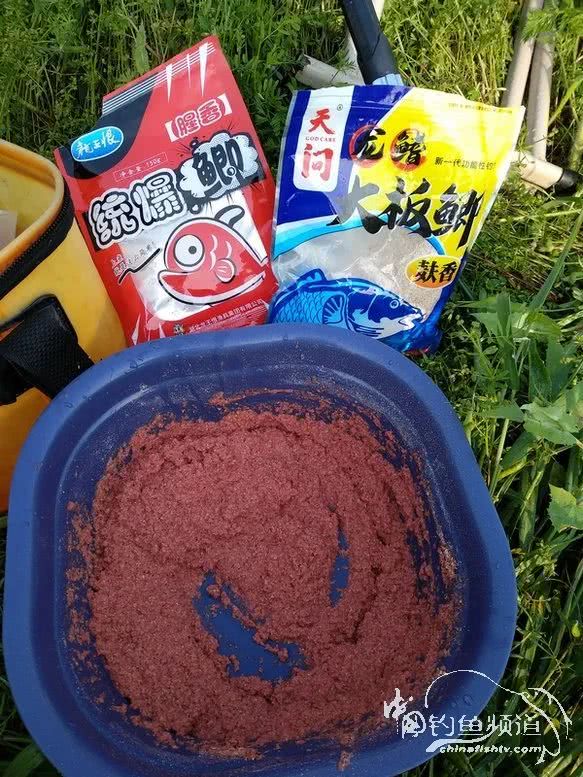 「」一招制敌！疯狂飞饼诱钓大草鱼！