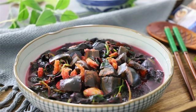 『苋菜』端午前后这菜正当季，2块钱1把，简单一煮，营养赛鸡蛋，老少皆宜