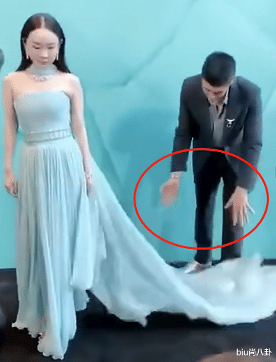 『杜江』霍思燕到底有多保守？当杜江为她整理裙子的那刻，瞬间成全场焦点