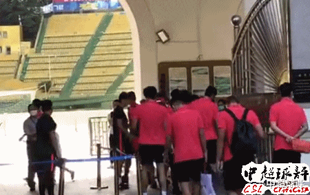 「皇家马德里」大冷门！郑智教练首秀出场62分钟遭遇惨败：卡帅场边气坏！