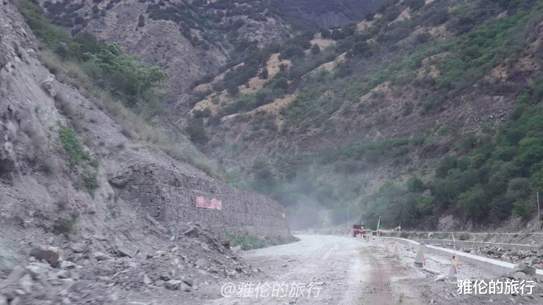 川藏公路|318川藏线芒康段，4小时惊险烂路，悬崖与泥石流夹击，尖石割轮胎