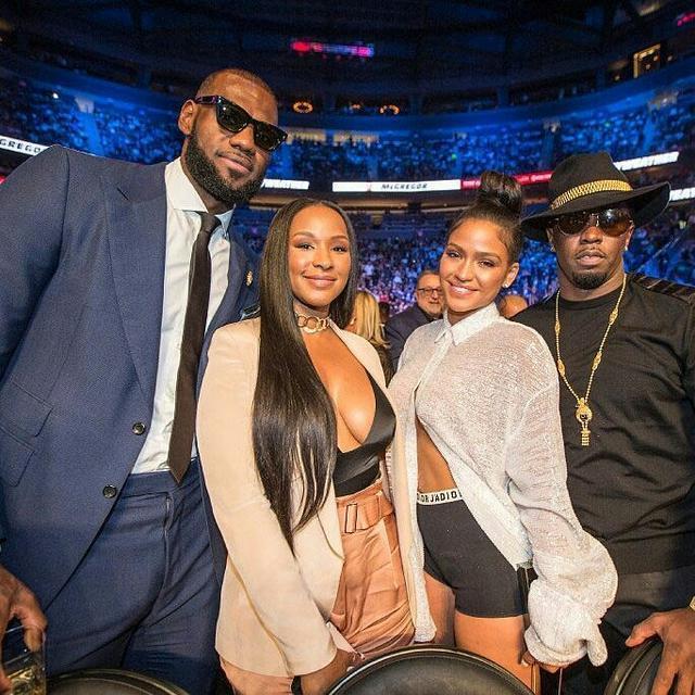 勒布朗·詹姆斯▲詹嫂长相平平，为何能让女粉众多的詹姆斯死心塌地？原因很简单