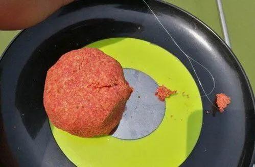 |钓鱼开饵很关键，但饵料返水的根源到底是什么？该如何应对？