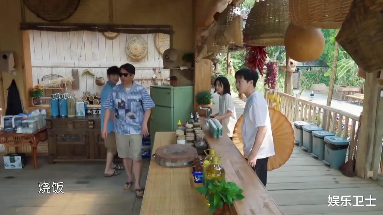 薇娅▲《向往的生活》飞行嘉宾曝光!黄磊做包烧菜,何炅周迅任嘉伦赞不绝口