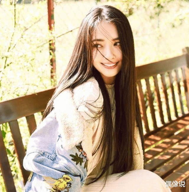 郭碧婷|郭碧婷刚出月子就烫染头发，新发型很妩媚，但产后发质真实
