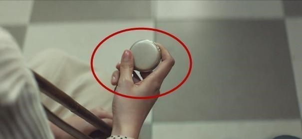 瞄准|《瞄准》穿帮细节亮瞎观众，盲人女主涂护甲油太出戏了