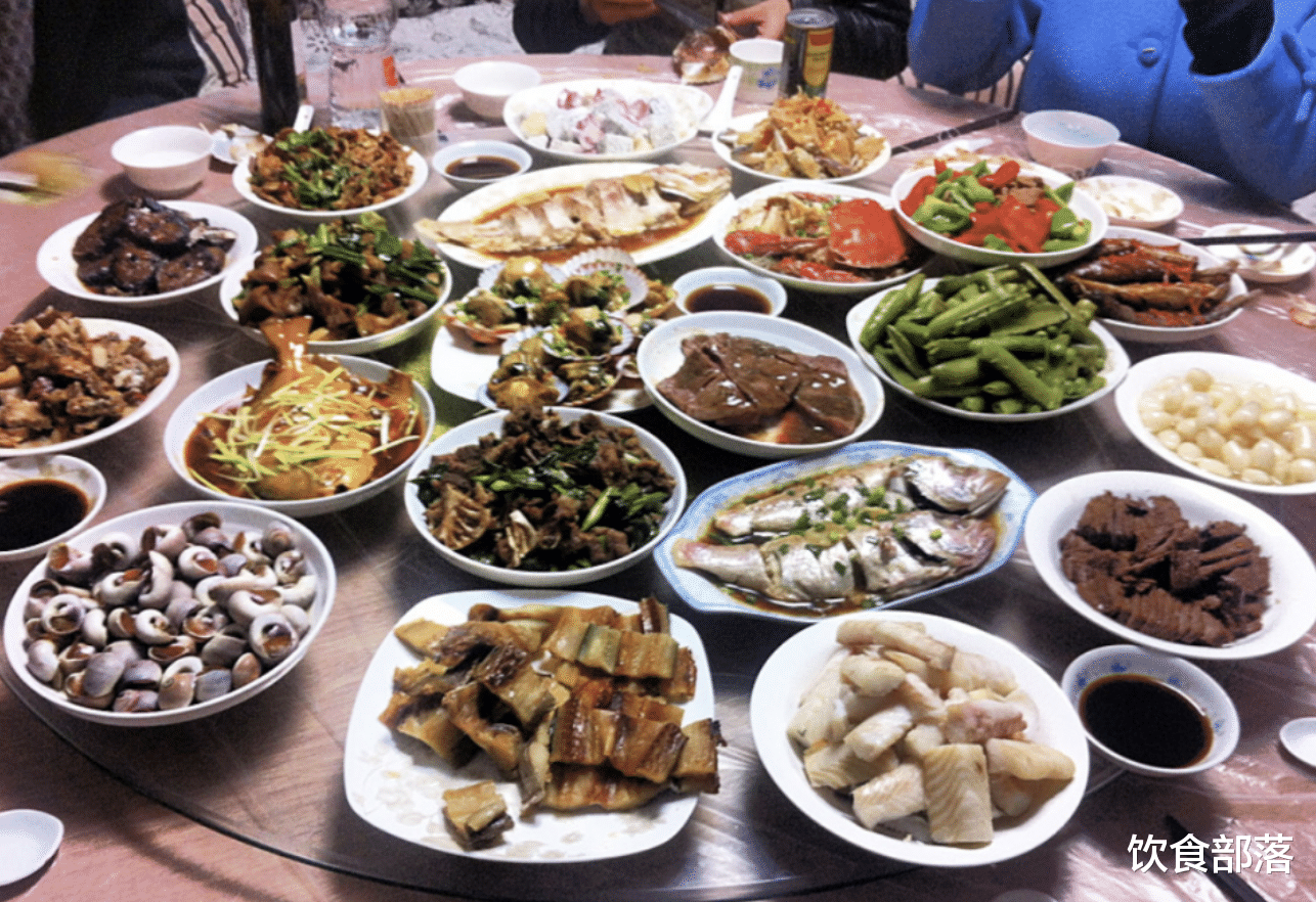 「餐桌礼仪」老外谈中国餐桌礼仪:中国人可能是最没有吸引力的用餐者