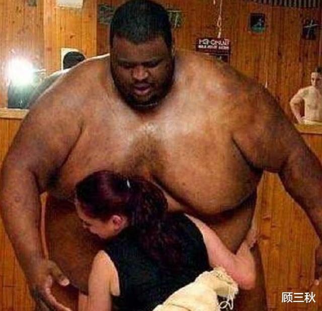 美国队■相扑之王：体重曾高达800斤, 娶妻1年后离世, 留千万遗产，无人敢娶