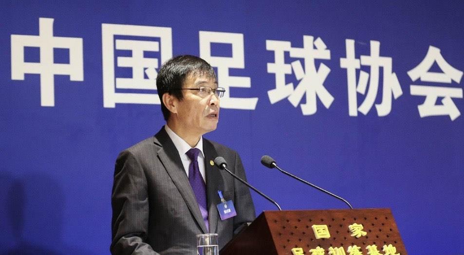 「国足」归化球员罗国富代表国足出场29分钟伤退，队医给出的答案让人震惊