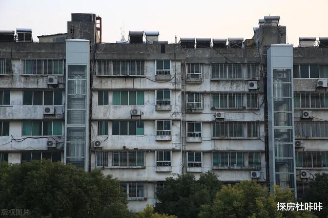 公共服务|新规来了，4楼以上的房子加装电梯，未来楼梯房会比电梯房值钱？