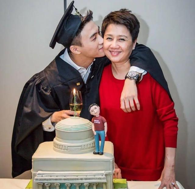 何猷君|何猷君深夜发文,疑似婚姻破裂?赌王儿子的野心,从来不在感情