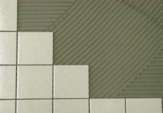 「」贴瓷砖用瓷砖胶还是水泥砂浆