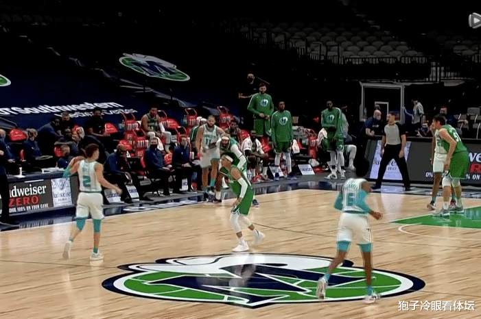 曼联|双双驱逐！开赛至今最火爆冲突 第一武将挑战兄弟俩 队友捂嘴偷笑