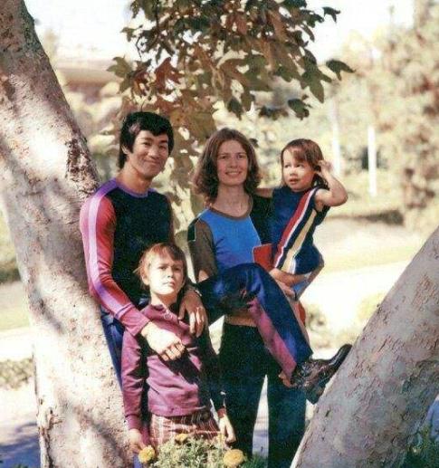 『李小龙』师傅李小龙死后，转身\霸占\师母，汤姆让我看到人性最丑恶一面