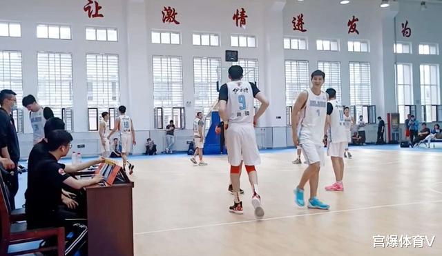 [新疆男篮]周琦又耍大牌？新疆男篮时隔96天重返赛场 周琦却让球迷失望了