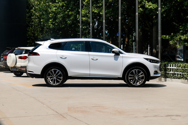 比亚迪唐|国产又一“标杆”,起步2.0T+6AT带七座,12万开出42万气场