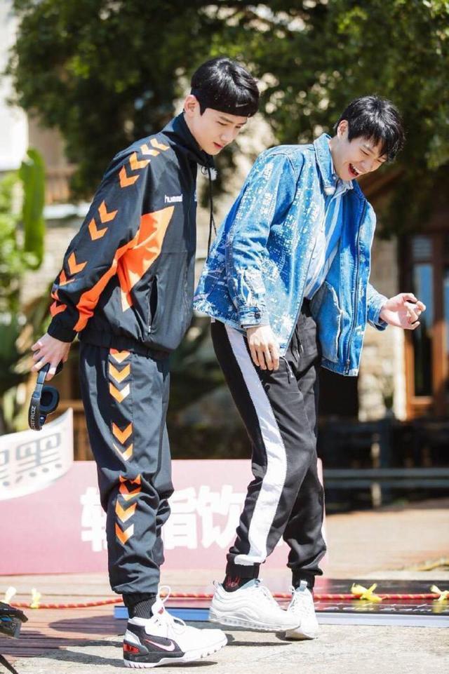 央视|歌手宣布停播，8季888首歌，还有两档节目被网友催停