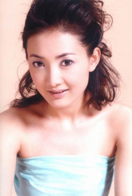 牛莉|8登春晚的牛莉，为何当红时却回归家庭，看看老公是谁你就知道了