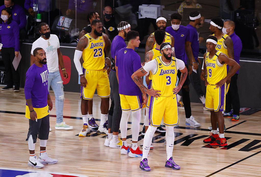 热火队|巴特勒狂砍40分，詹姆斯对格林已经绝望，热火1-2湖人队