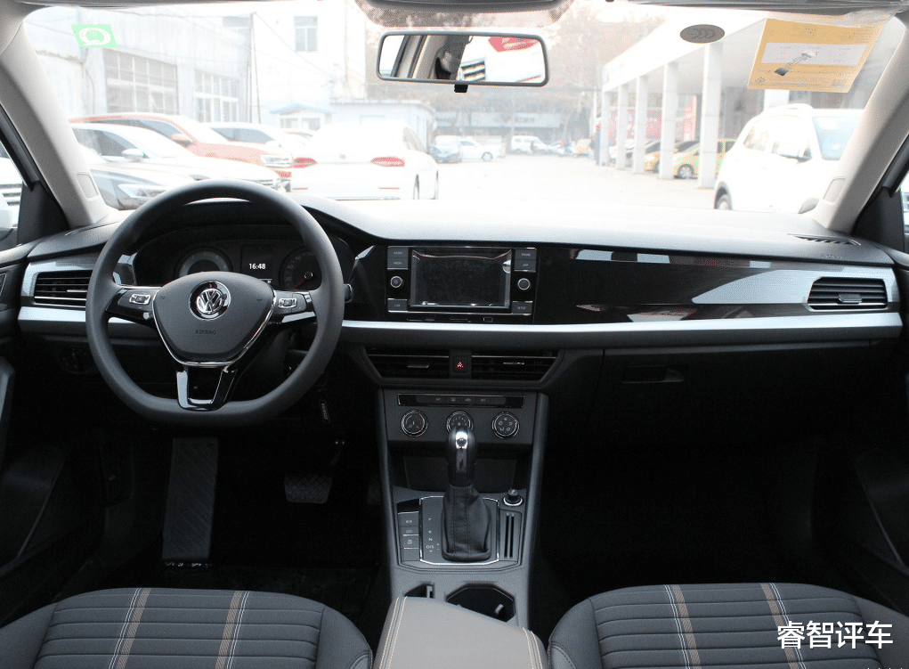 大众朗逸|大众朗逸：我太难了，德系轿跑仅售7.3万，车友：轩逸买早了