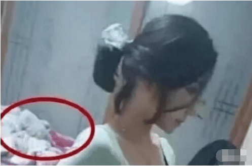|“以后不要在卧室里乱发自拍了，否则细节被大家看到会很尴尬的”