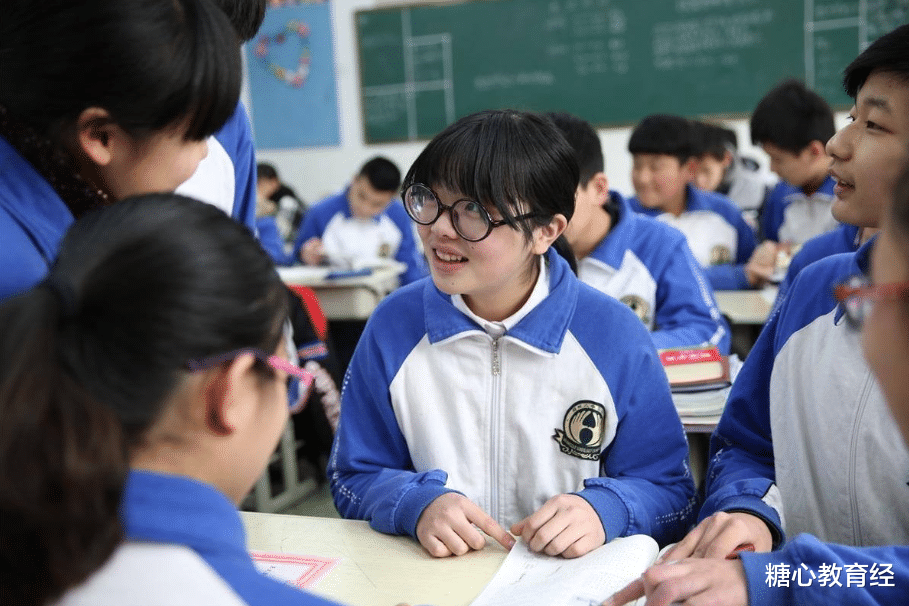 00后|00后学生的“黑板报”走红，老师看后哭笑不得，网友：大开眼界