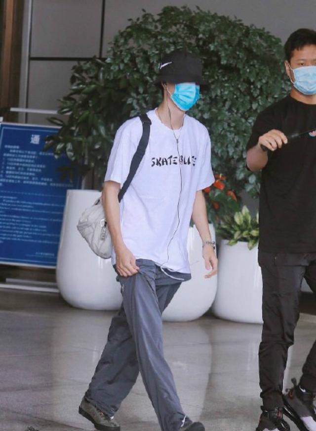 王一博|天天向上晒王一博暖男举动！啊不愧是大写的蝴蝶结达人王一博！