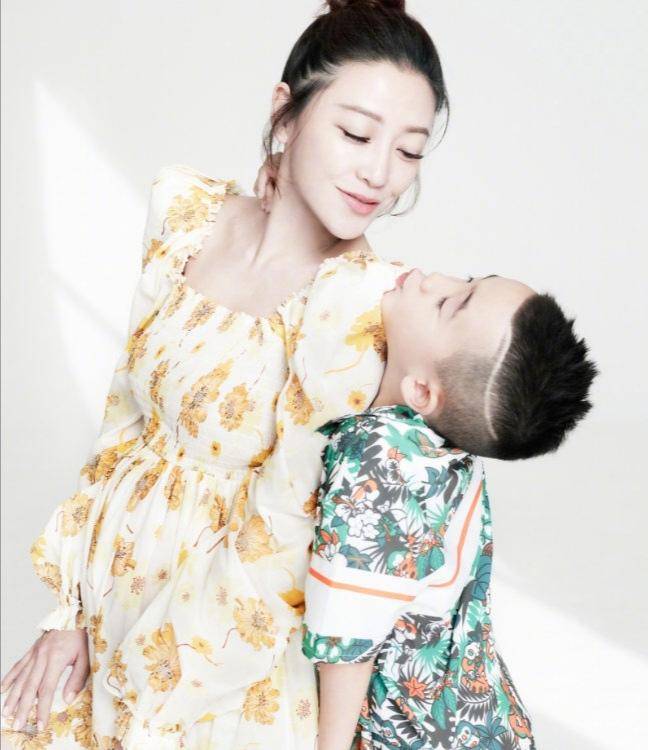 「陈小春」因一句话害亲弟弟被卖,27岁获金像奖,31岁浪子回头,53岁生二胎