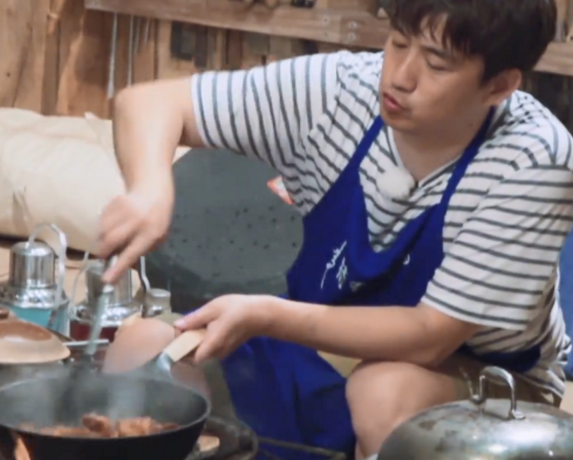 [红烧肉]黄磊做上海“红烧肉”翻车，锅中倒入1斤冰糖，网友：这确定能吃？