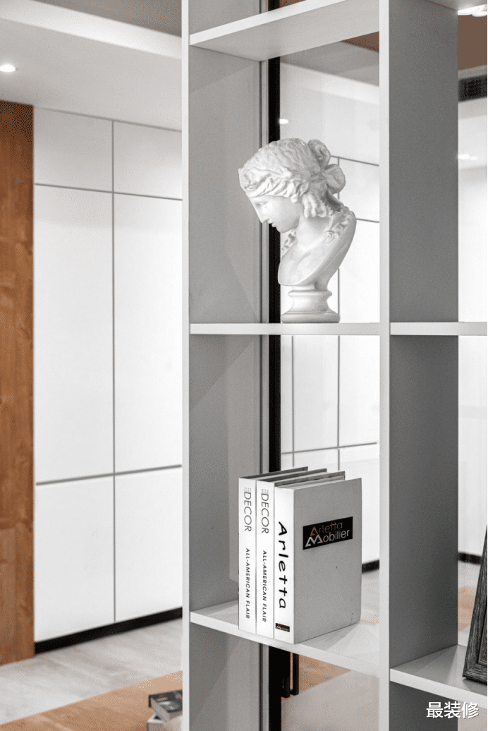 大户型|5层409平超大户型，白色为主的温雅美居，三层休闲区最为出彩