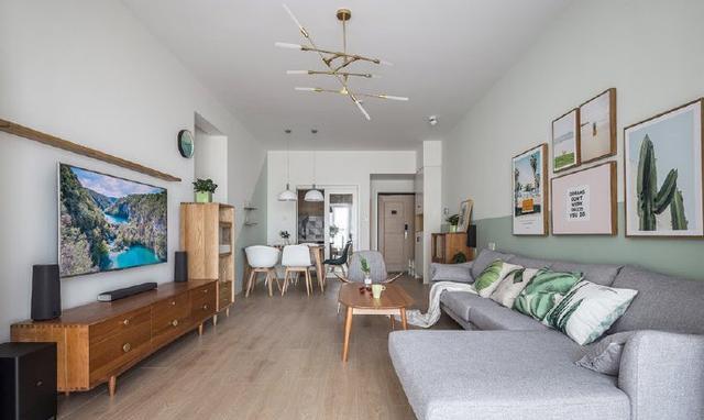 榻榻米|90平米的原木风新房入住，入户就被客厅迷住，原木装饰超温馨