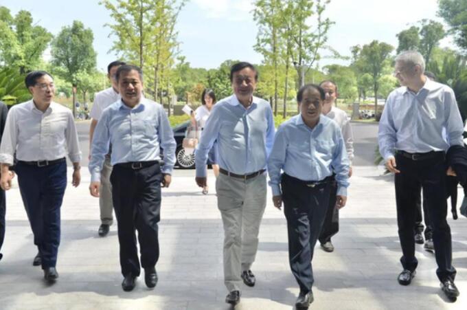 华为|任正非亲自出马，密集调研顶尖高校，原来华为的战略要这么调整