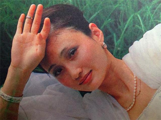 林芳兵|80年代第一美女，因长得太漂亮遭人算计，被丈夫用632封情书追到手
