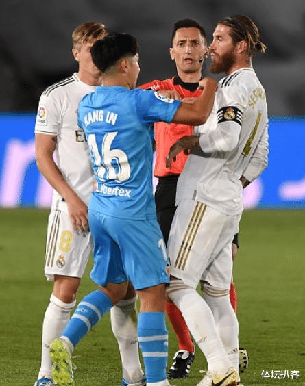 『李刚仁』4.9分！韩国天才创下耻辱纪录，韩媒辩解：很久没踢球，太兴奋了！