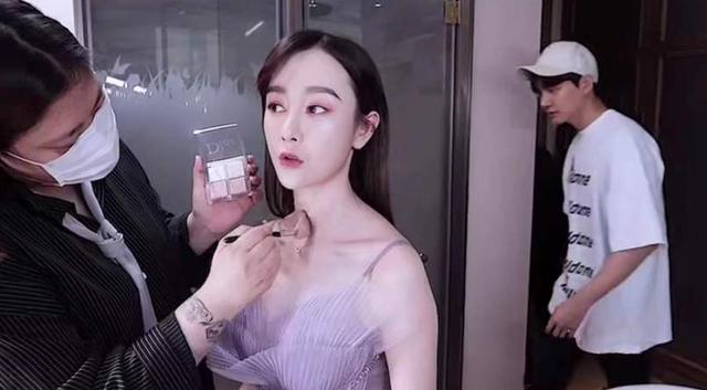 天天向上|当年离开天天向上的小五,拿着汪涵的银行卡磕头跪谢,如今怎样了