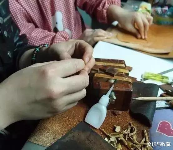 葫芦■文玩市场葫芦镶嵌紫檀的手串是这样做出来的，想不想DIY一个？