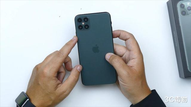 索尼|iPhone12山寨机开箱：可以捆绑苹果手表，就是下边框有点宽