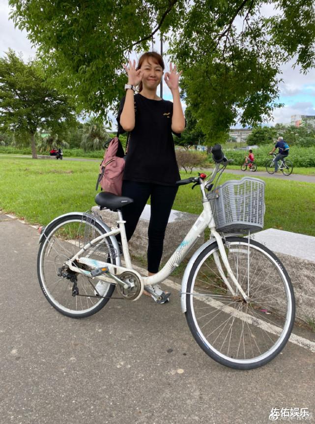 卓依婷|卓依婷与女儿互动超有爱,39岁依旧女神范,被造谣死亡21年