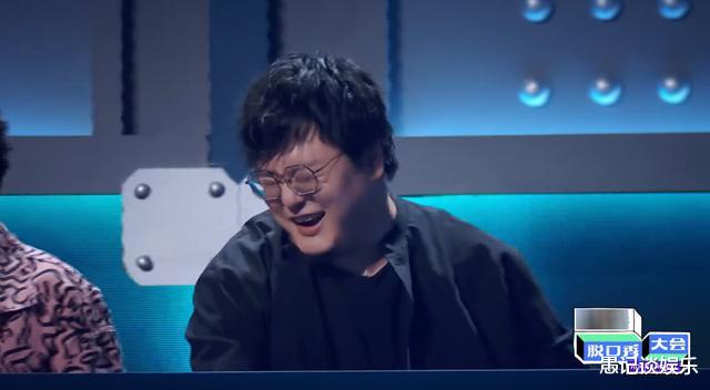 李雪琴|李雪琴为留在脱口秀舞台，被迫与王建国炒CP，几分真情几分假意？