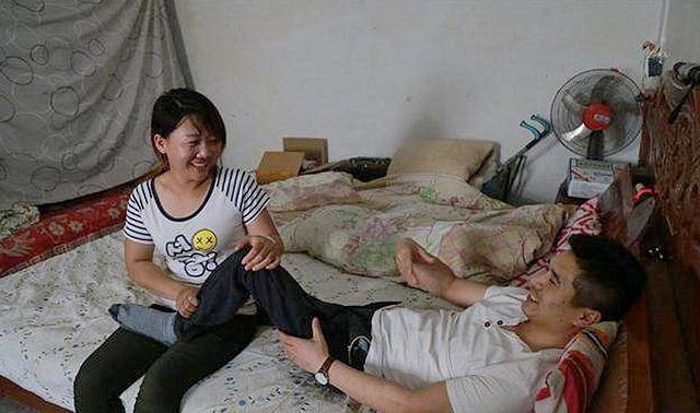 刘笑东 26岁女孩嫁给瘫痪男友，负担沉重却无怨无悔，她到底图什么？