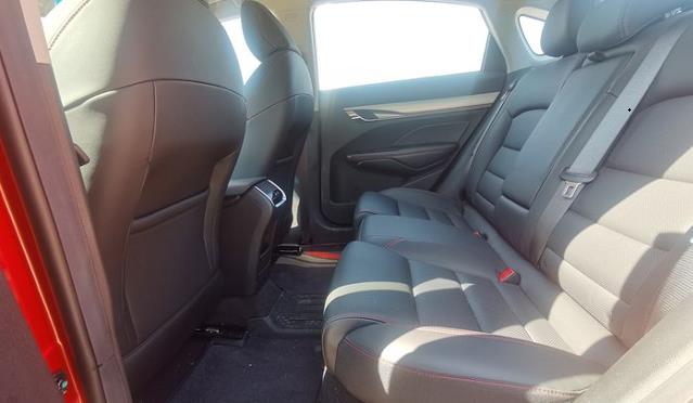 『吉利汽车』“国产一哥”发力,30天卖出8502辆,油耗5L跌至不足7万,没白等