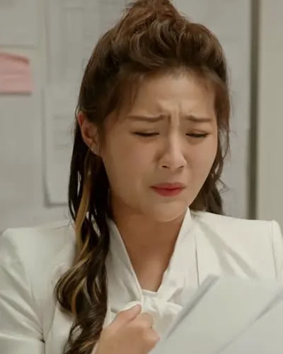 别说“咖喱酱”长得丑了，求你看看她的艺考证件照，意外撞脸佟丽娅