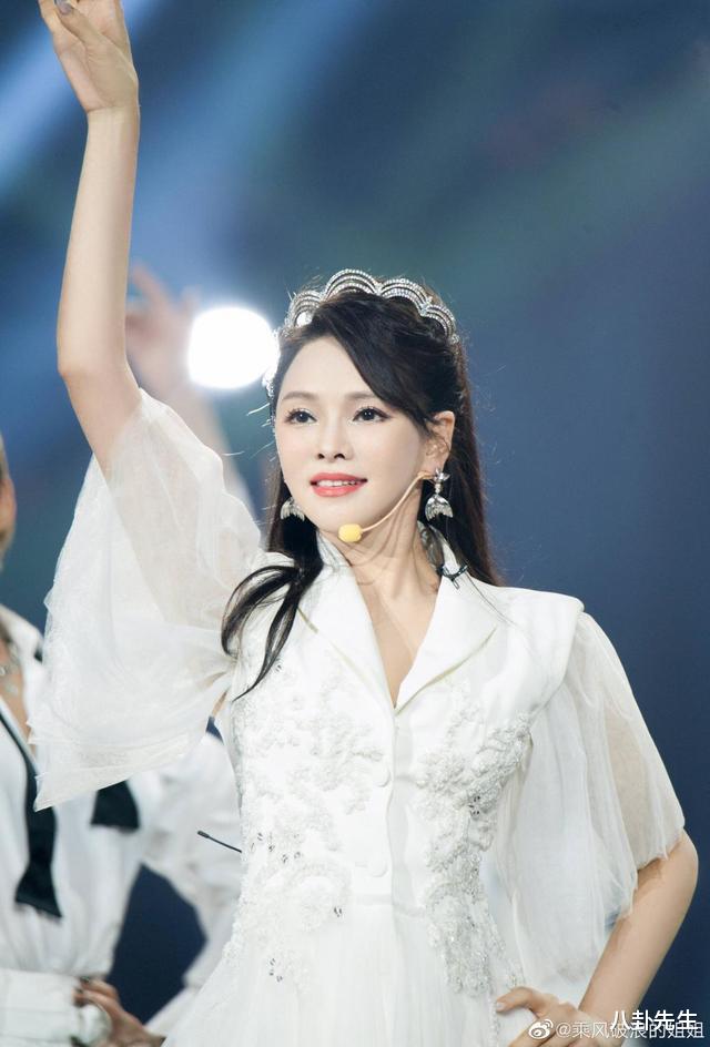 #钟丽缇#姐姐们保养秘籍公开，伊能静每年花百万护肤，钟丽缇必须9点睡觉