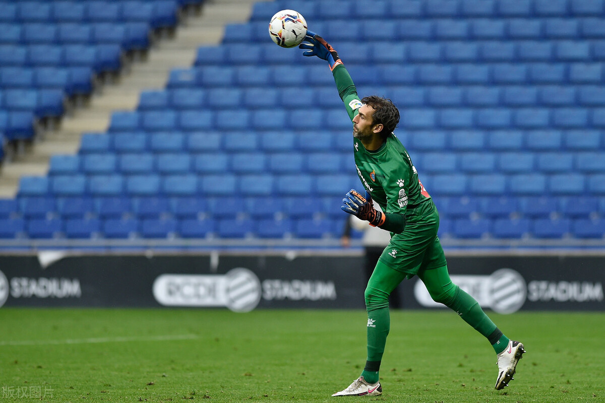 西班牙人|7-1！碾压闪电！西班牙人掷残阵：武磊2天才搭档齐首发 新核回归