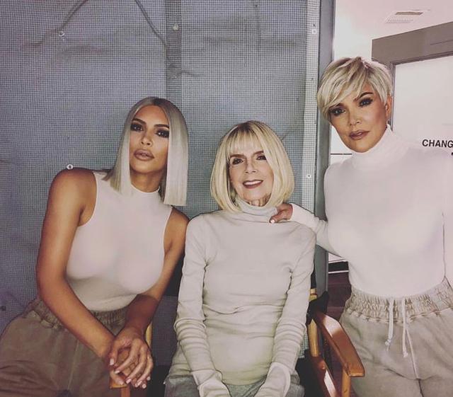 『金·卡戴珊』时髦都是祖传的!卡戴珊外婆85岁不服老,祖孙合影她还能成功抢镜