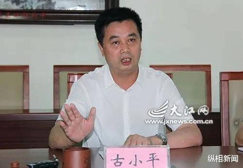 武胜▲小学老师变身招商局副局长，落马厅官情妇受贿百万获刑二年六个月