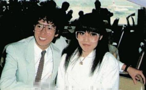 谭咏麟|他哄发妻丁克，却和小22岁歌迷偷偷生子，数亿资产全给私生子