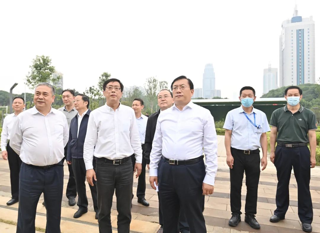 武汉发布|王忠林调研梨园广场综合体，试乘地铁8号线二期列车
